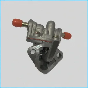 POMPA GASOLIO - KUBOTA Z402 / Z482 - 1582152030 - R.DOC NON ORIGINALE
