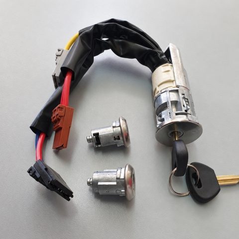KIT CHIAVI PORTIERE (CHIAVE AVVIAMENTO NON INCLUSA) - AIXAM 4G019A - CHATENET CH26 03.26.025 - LIGIER 1405962 - R.DOC NON ORIGINALE