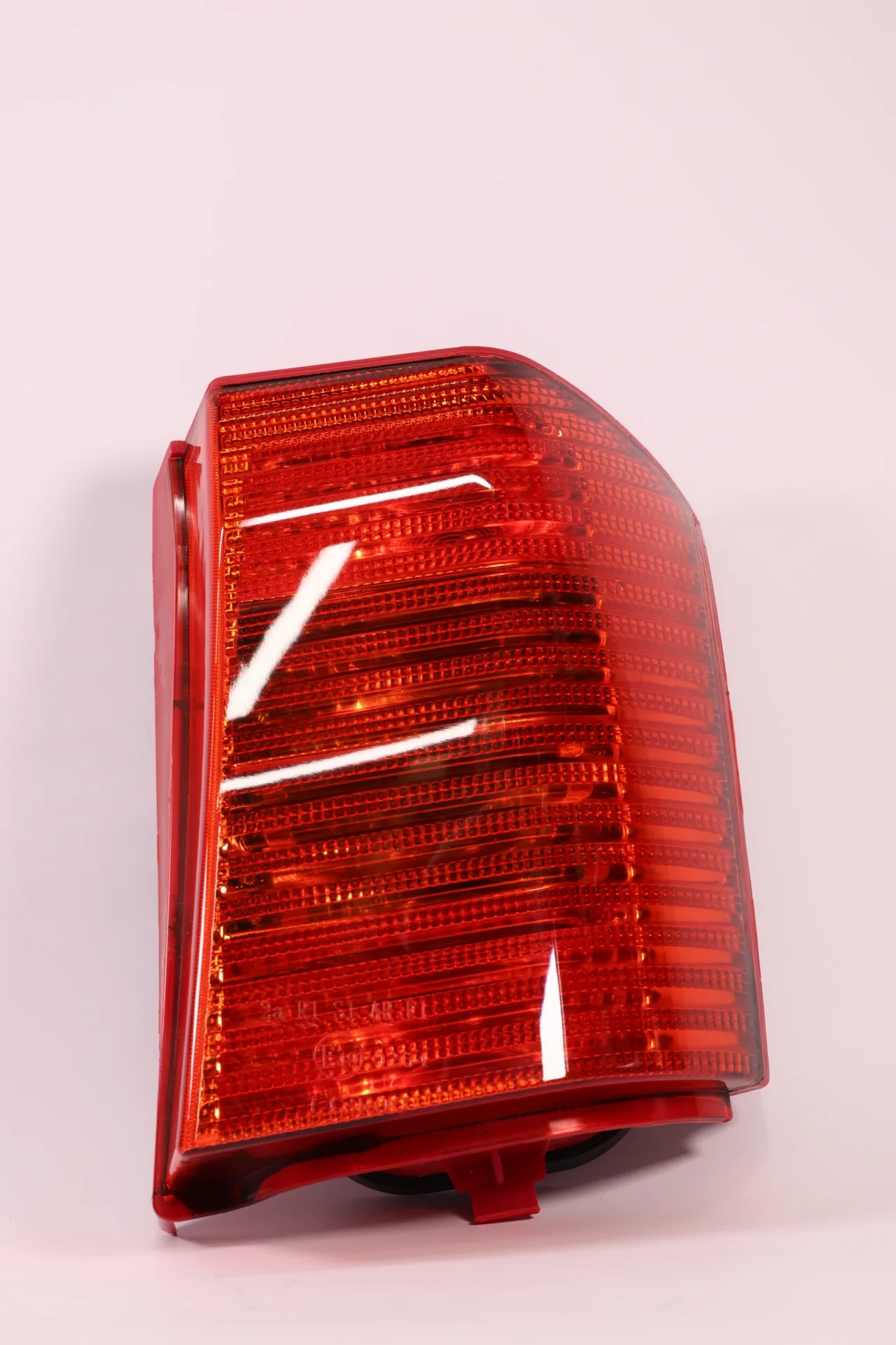 FARO POSTERIORE DX ROSSO PER MICROCAR MC1/MC2 - 1000564 - R.DOC NON ORIG. — foto principale